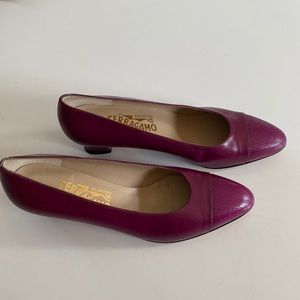 Gently worn Ferragamo leather purple shoes with small heel. Classic style!size 8